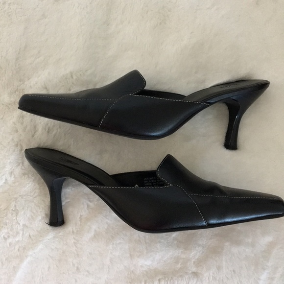 Black heels with stitching - Picture 3 of 8